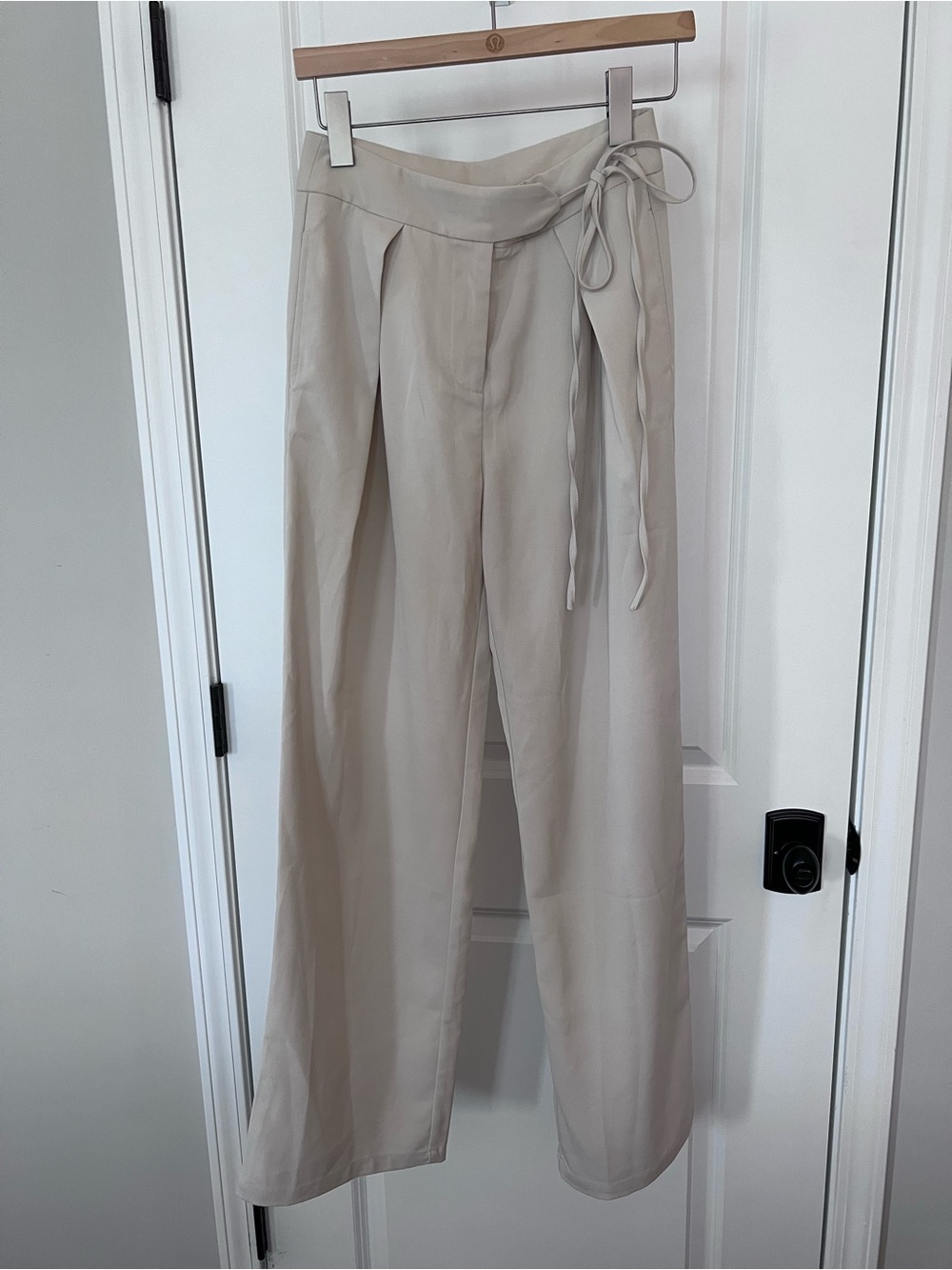 NWT Commense Beige Pleated Side Tie Trouser Pants Size Small